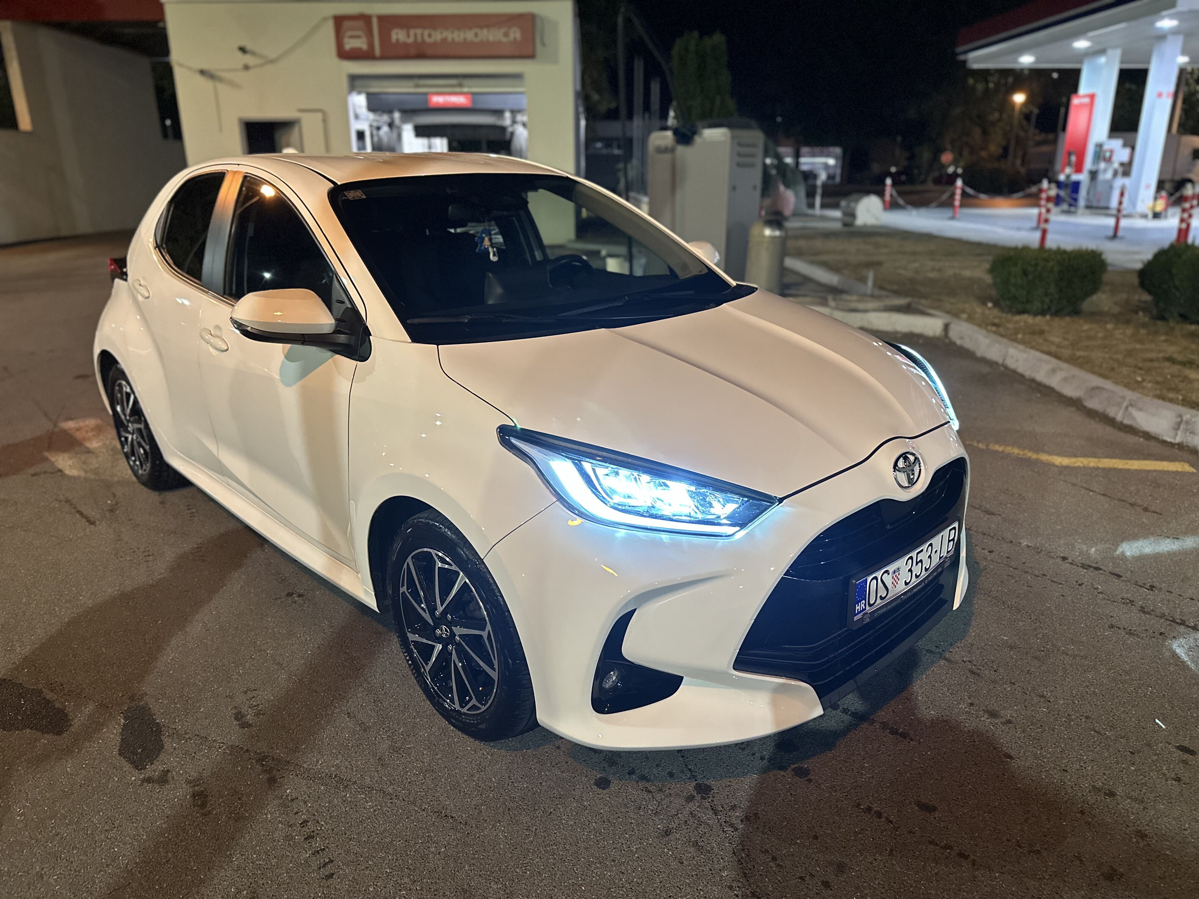 Toyota Yaris Sport 1.5, 2022., tvorničko jamstvo do 2032., Hr. auto, fotografija 3