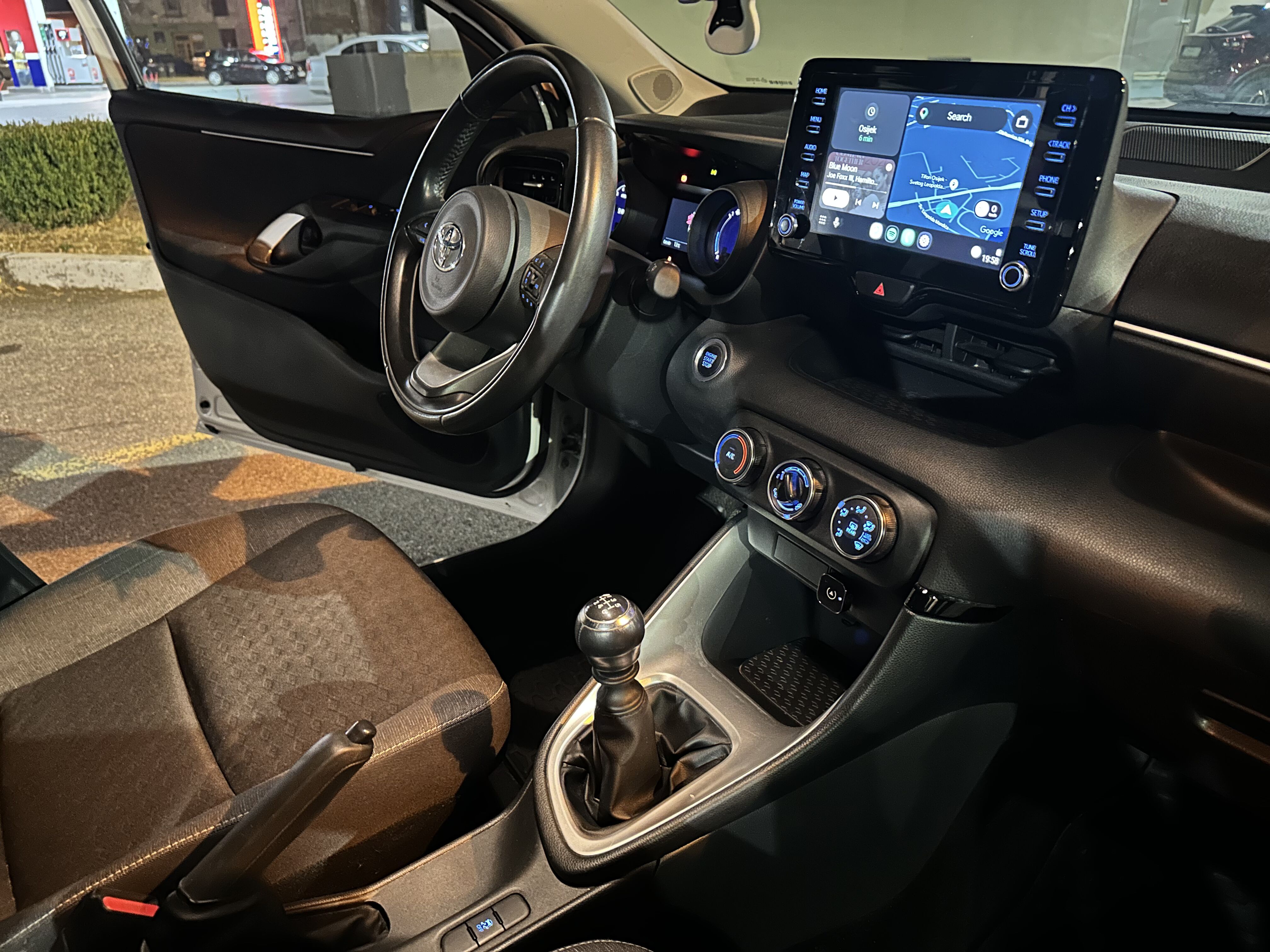 Toyota Yaris Sport 1.5, 2022., tvorničko jamstvo do 2032., Hr. auto, fotografija 8