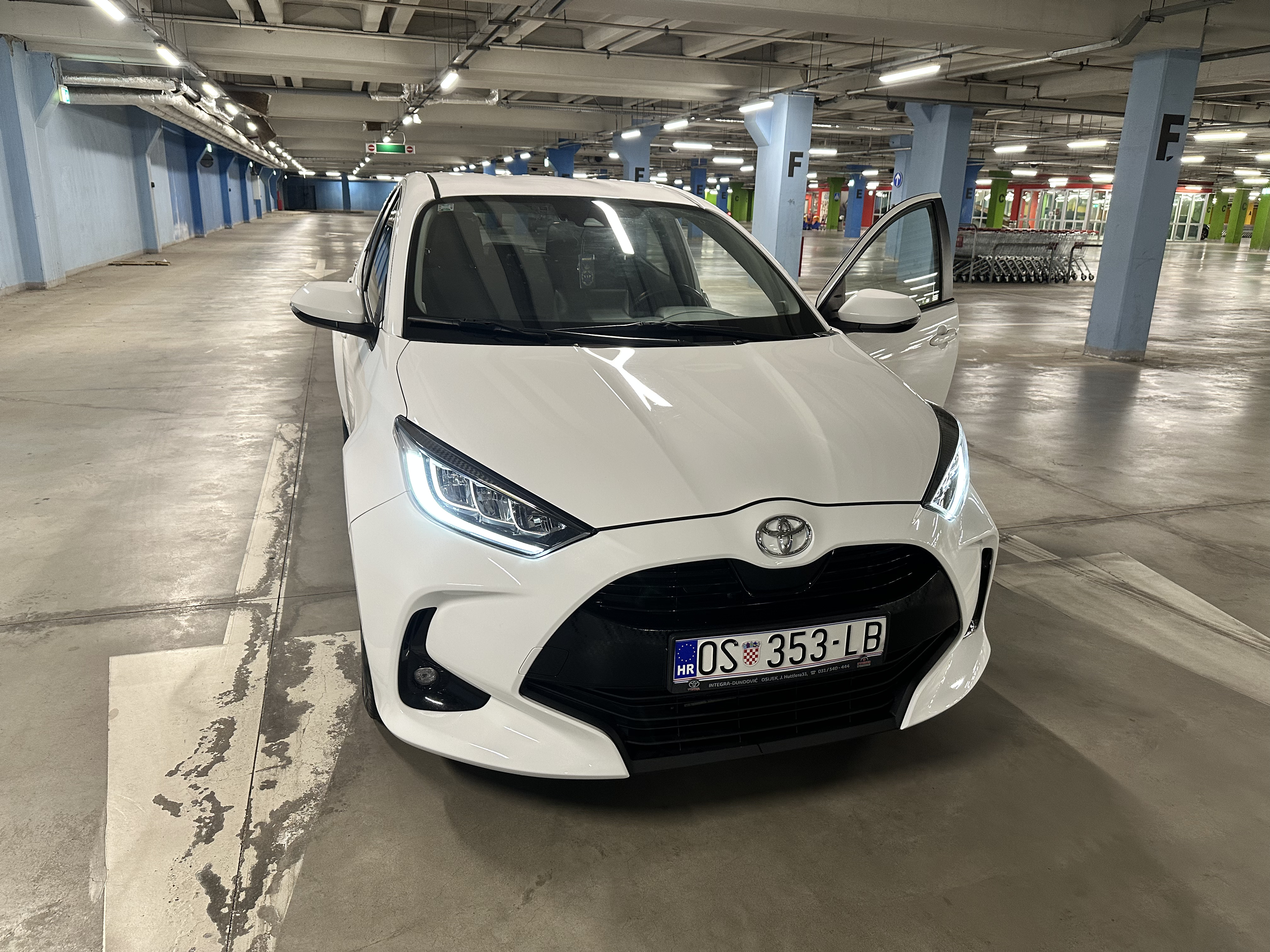 Toyota Yaris Sport 1.5, 2022., tvorničko jamstvo do 2032., Hr. auto, fotografija 15